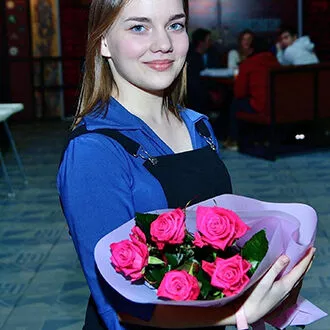 Получатель с букетом