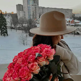 Получатель с букетом