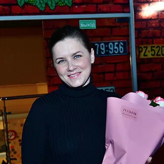 Получатель с букетом