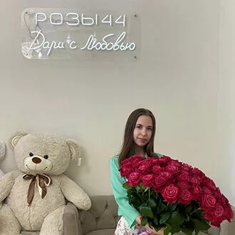 Получатель с букетом