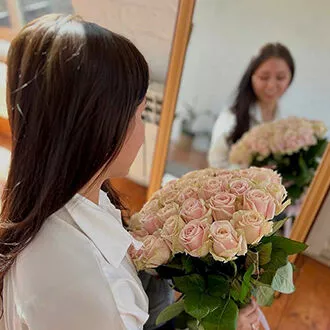 Получатель с букетом