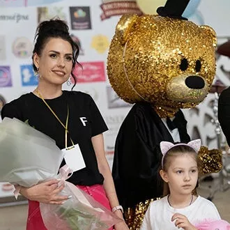 Получатель с букетом