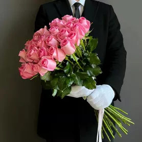 Букет из 31 розовой розы &laquo;Фламинго&raquo; от интернет-магазина «Розы 44» в Костроме