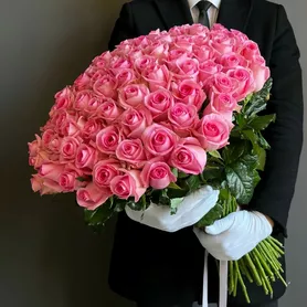 Монобукет из 101 розовой розы &laquo;Самой нежной&raquo; от интернет-магазина «Розы 44» в Костроме