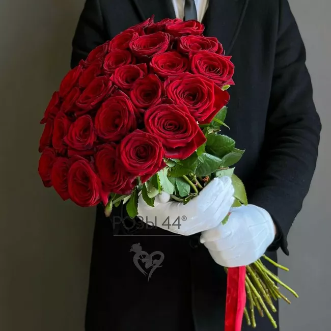Монобукет из красных роз  &laquo;Глори&raquo;