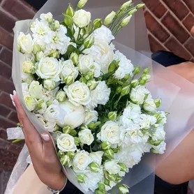 Сборный букет &laquo;Для неё&raquo; от интернет-магазина «Розы 44» в Костроме