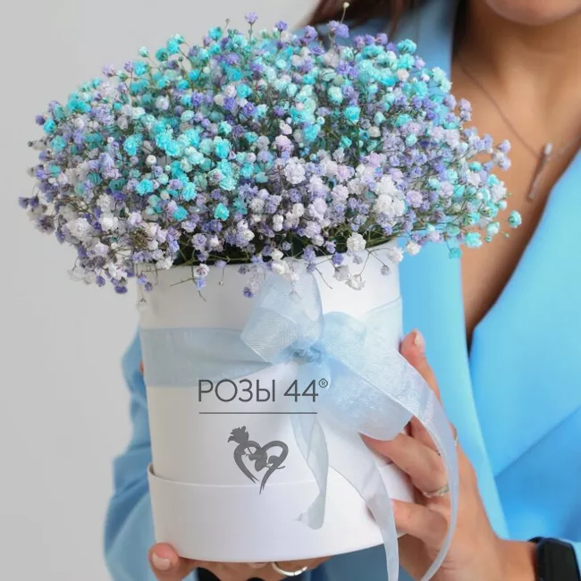 Композиция в шляпкой коробке &laquo;Шикарный комплимент&raquo;