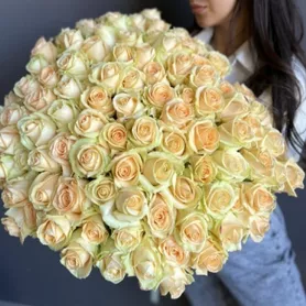 Букет из 101 розы &laquo; Бриз&raquo; от интернет-магазина «Розы 44» в Костроме