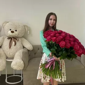 Букет из 101 розы &laquo;Сказочная история&raquo; от интернет-магазина «Розы 44» в Костроме