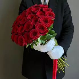 Букет из красных роз &laquo;Красное сердце&raquo; от интернет-магазина «Розы 44» в Костроме