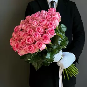 Букет из 51 розы &laquo;Цветочный вальс&raquo; от интернет-магазина «Розы 44» в Костроме
