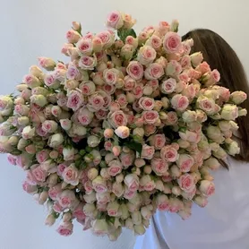 Букет из кустовых роз &laquo;Вау&raquo; от интернет-магазина «Розы 44» в Костроме