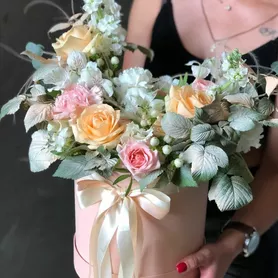 Композиция в коробке &laquo;Вдохновение любимой&raquo; от интернет-магазина «Розы 44» в Костроме