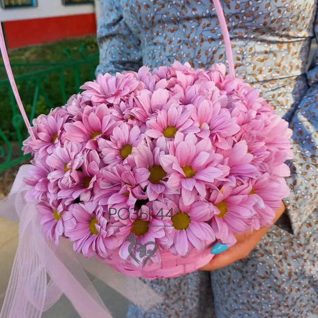 Композиция в корзине &laquo;Вдохновение хризантем&raquo;