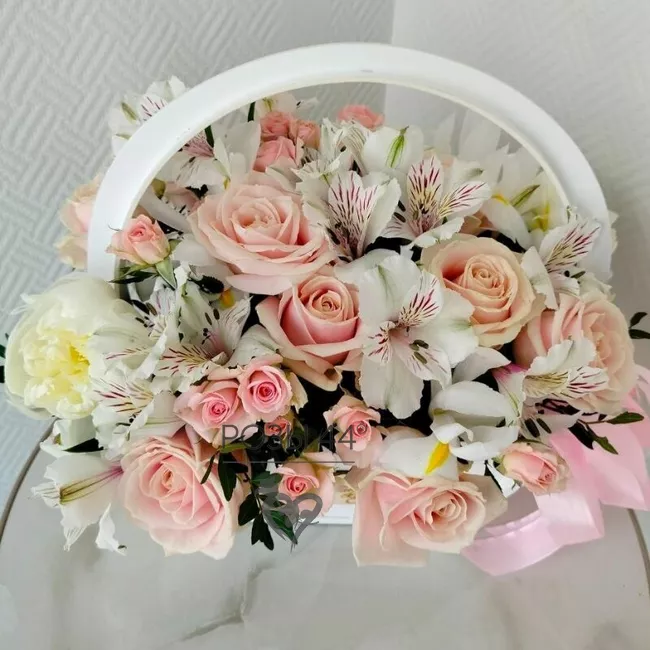 Композиция в корзине &laquo;Нежность ветров&raquo;