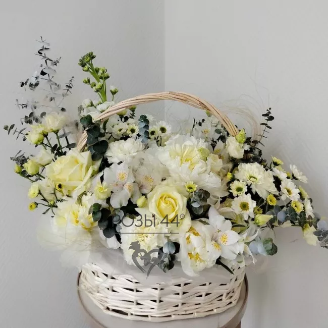 Композиция в корзине  &laquo;Для истинной леди&raquo;