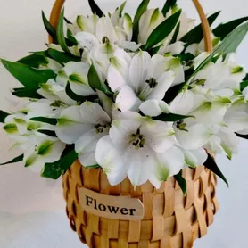 Композиция в корзине &laquo;Комплимент в знак благодарности&raquo; от интернет-магазина «Розы 44» в Костроме