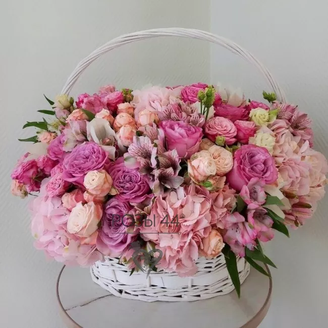 Композиция в корзине &laquo;Авторская&raquo;