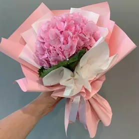 Букетик комплимент из гортензии. от интернет-магазина «Розы 44» в Костроме