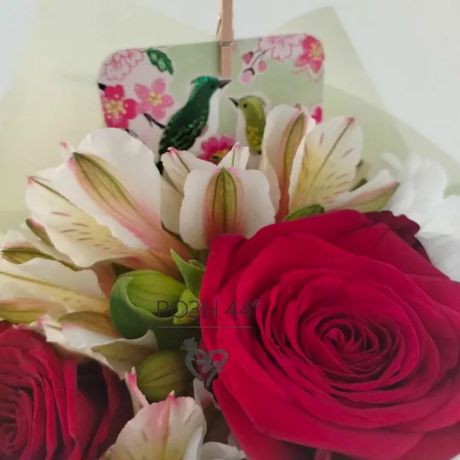 Букет из роз и хризантем 3