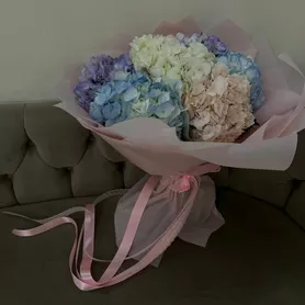 Букет из 7 гортензий от интернет-магазина «Розы 44» в Костроме