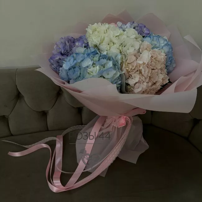 Букет из 7 гортензий