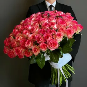 Букет из 101 розы &laquo;Самой любимой&raquo; от интернет-магазина «Розы 44» в Костроме