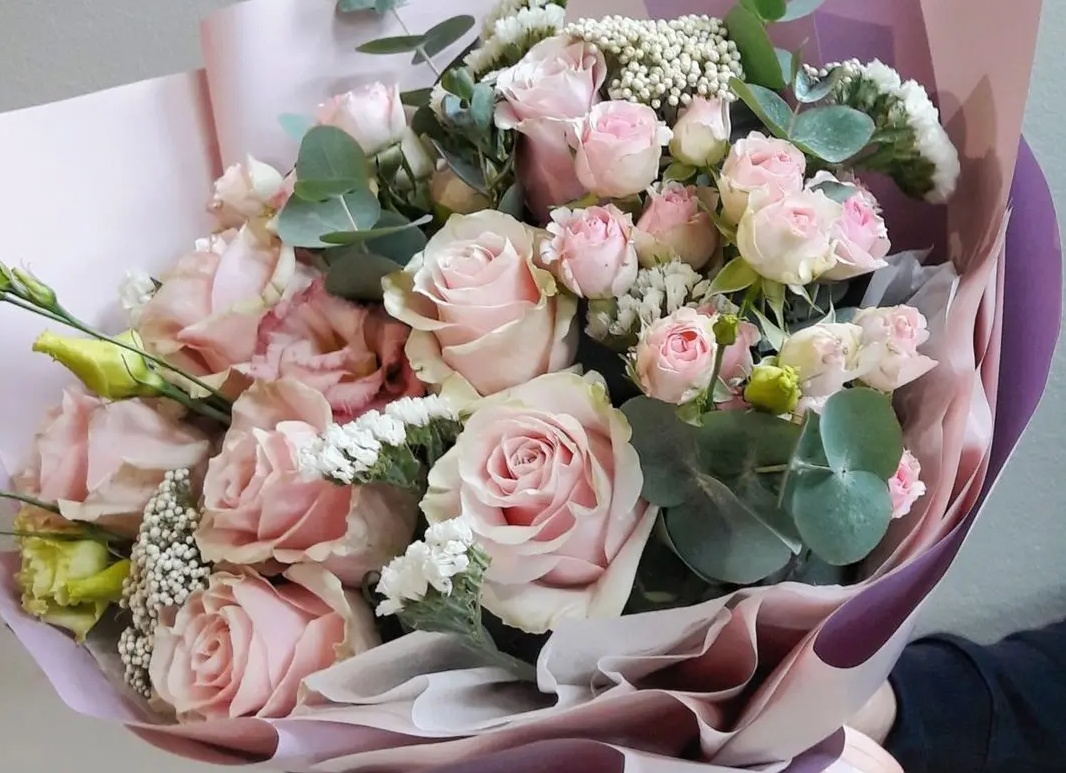 Букеты из вязаных цветов. Красота, которая не увядает.